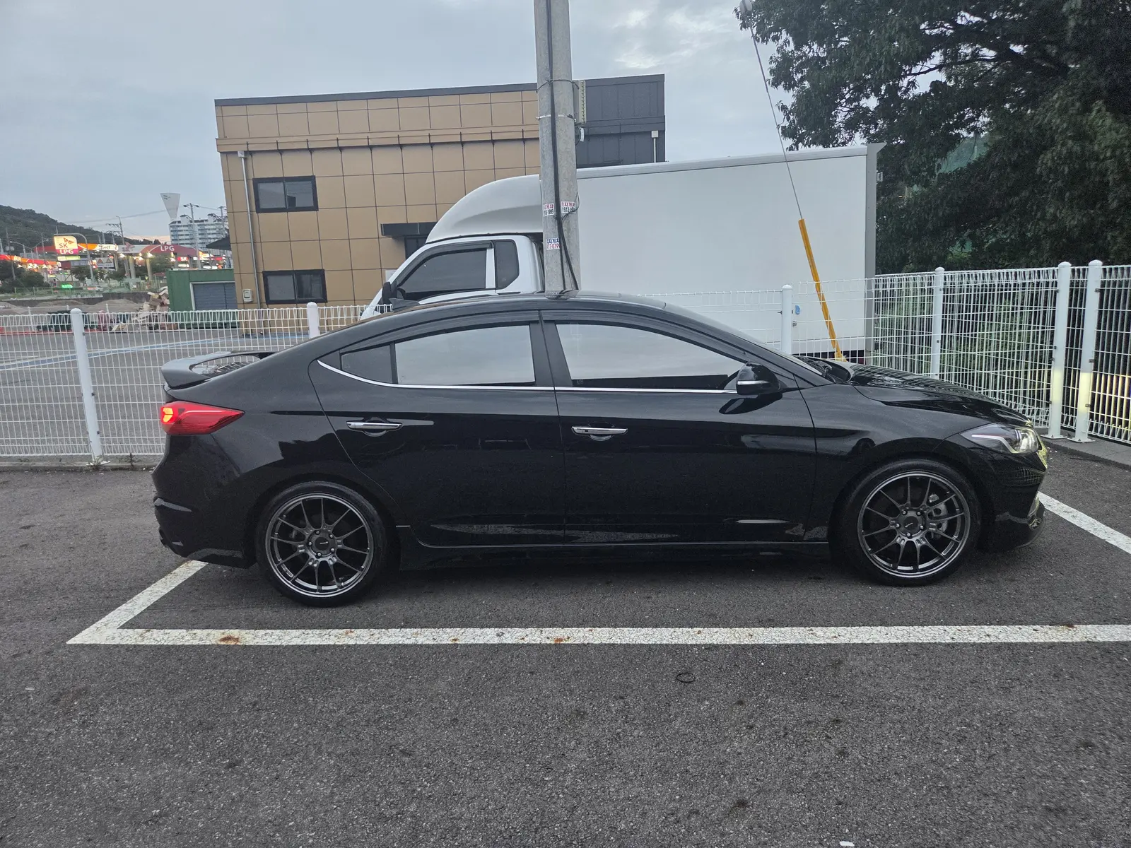 Hyundai Avante 사진 1