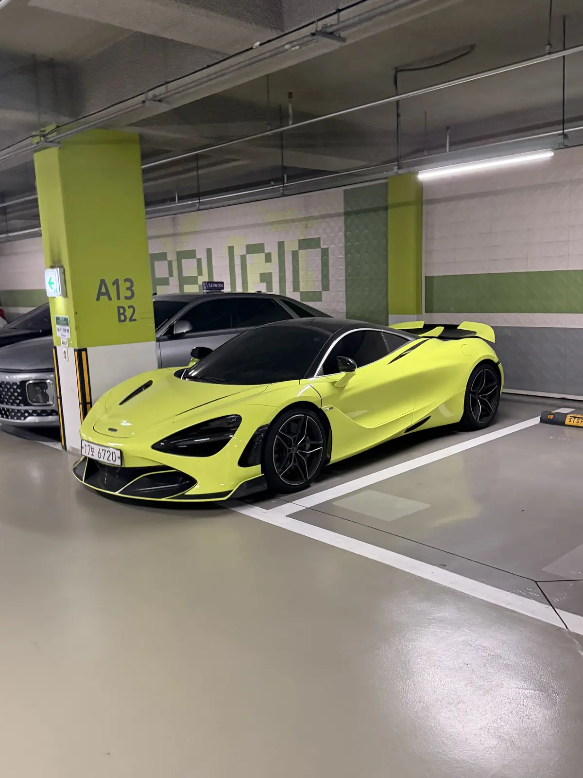 McLaren 720S 사진 1