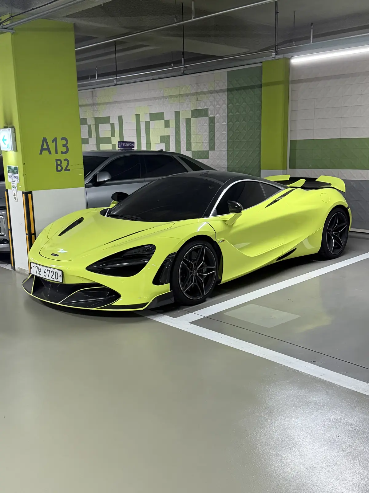 McLaren 720S 사진 2