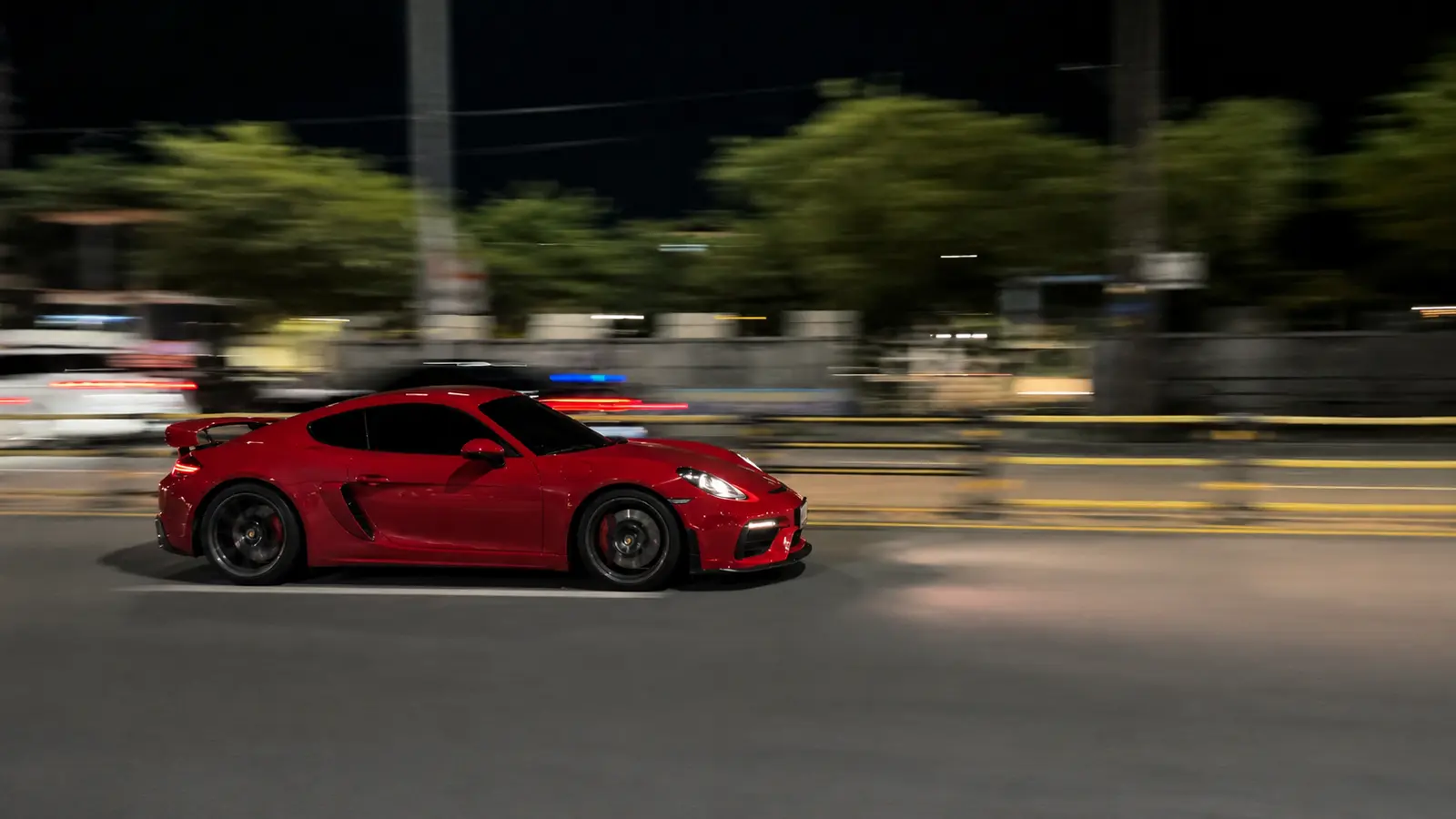 Porsche 718 Cayman 사진 1