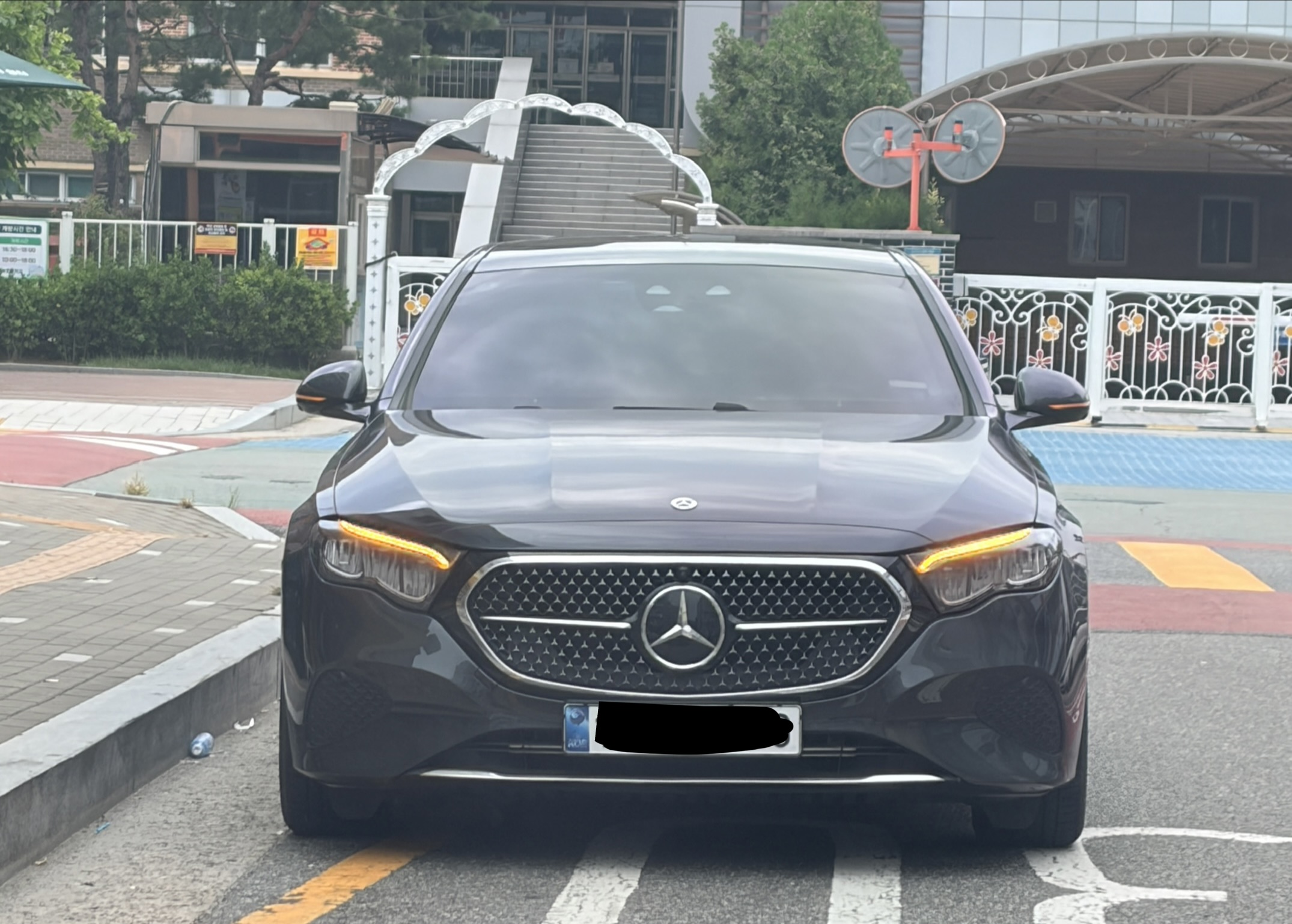 Mercedes-Benz E-Class SPOT 대표 이미지