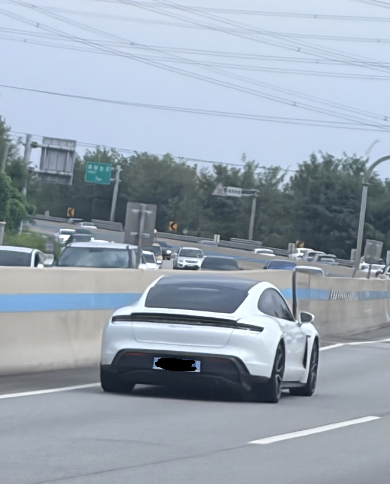 Porsche Taycan SPOT 대표 이미지