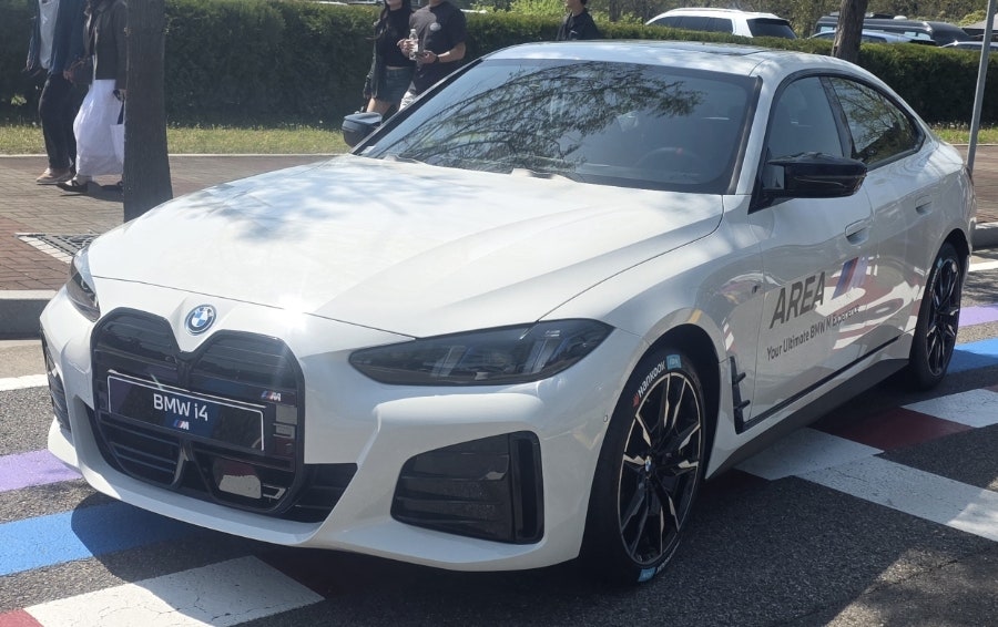 BMW i4 SPOT 대표 이미지