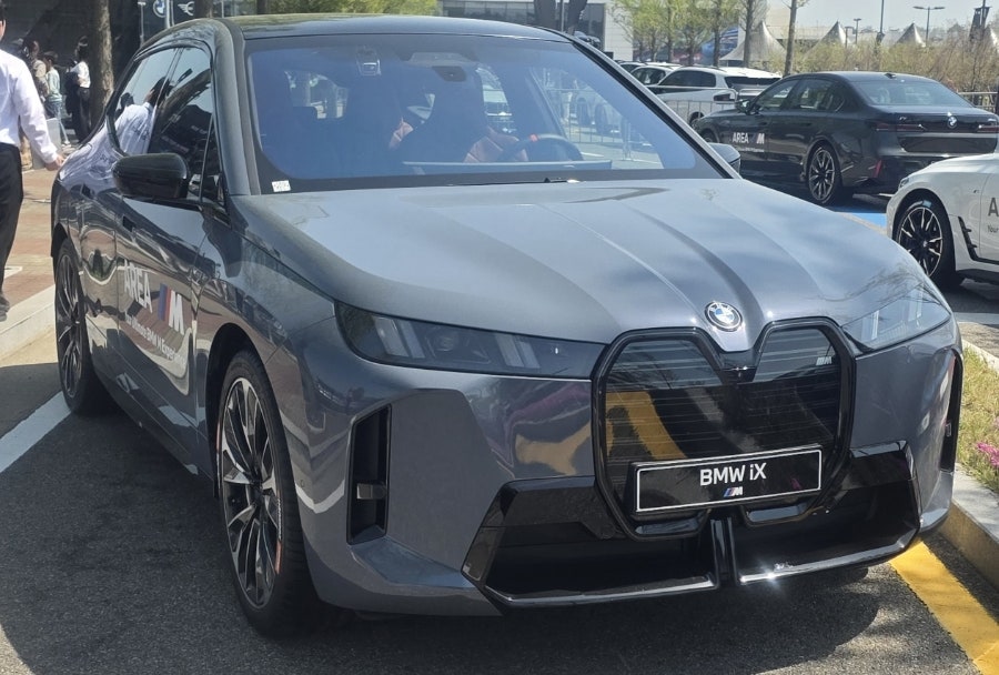 BMW iX SPOT 대표 이미지