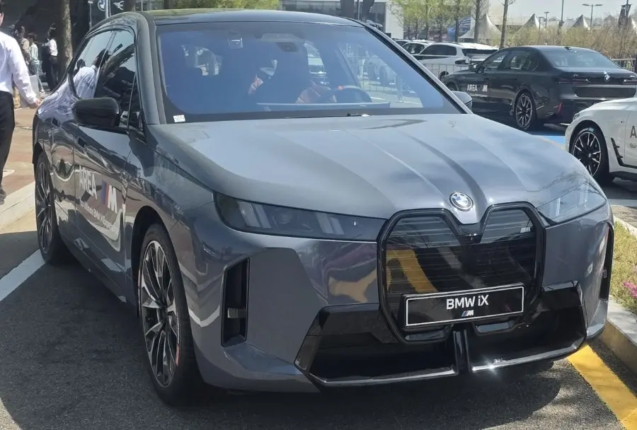 BMW iX 사진 1