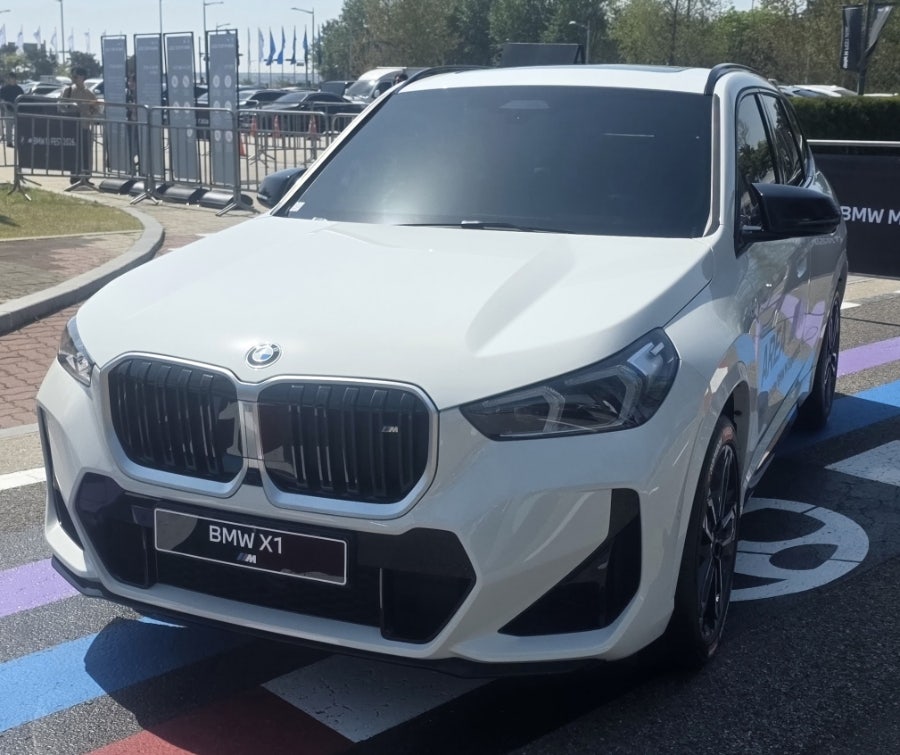 BMW X1 SPOT 대표 이미지