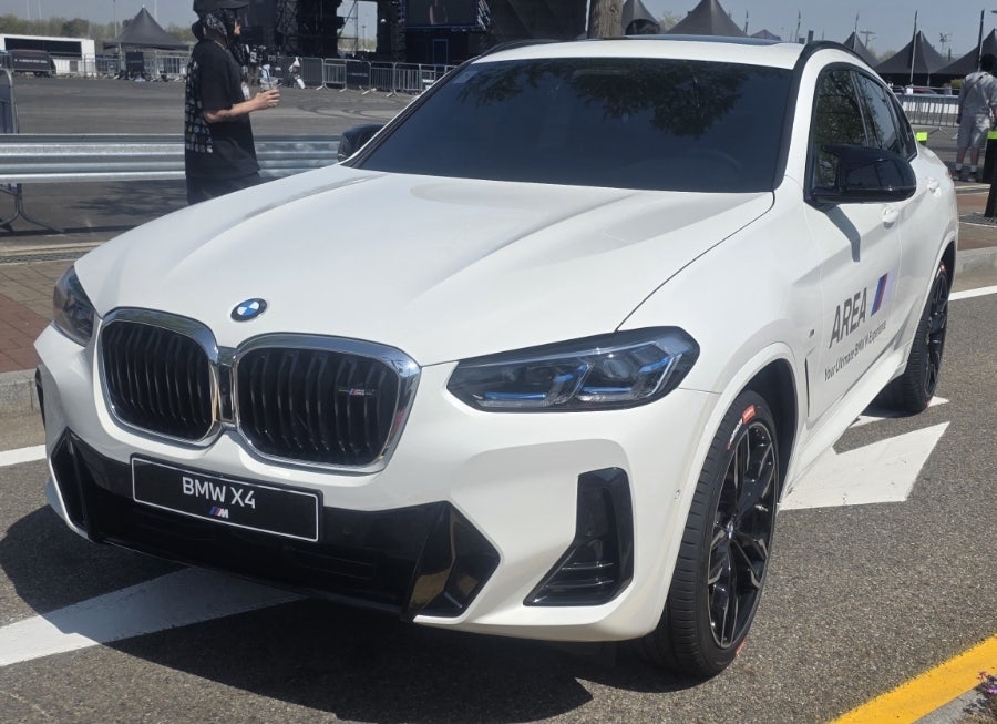 BMW X4 SPOT 대표 이미지