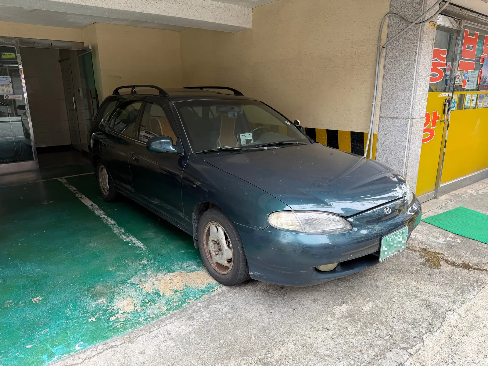 Hyundai Avante 사진 1