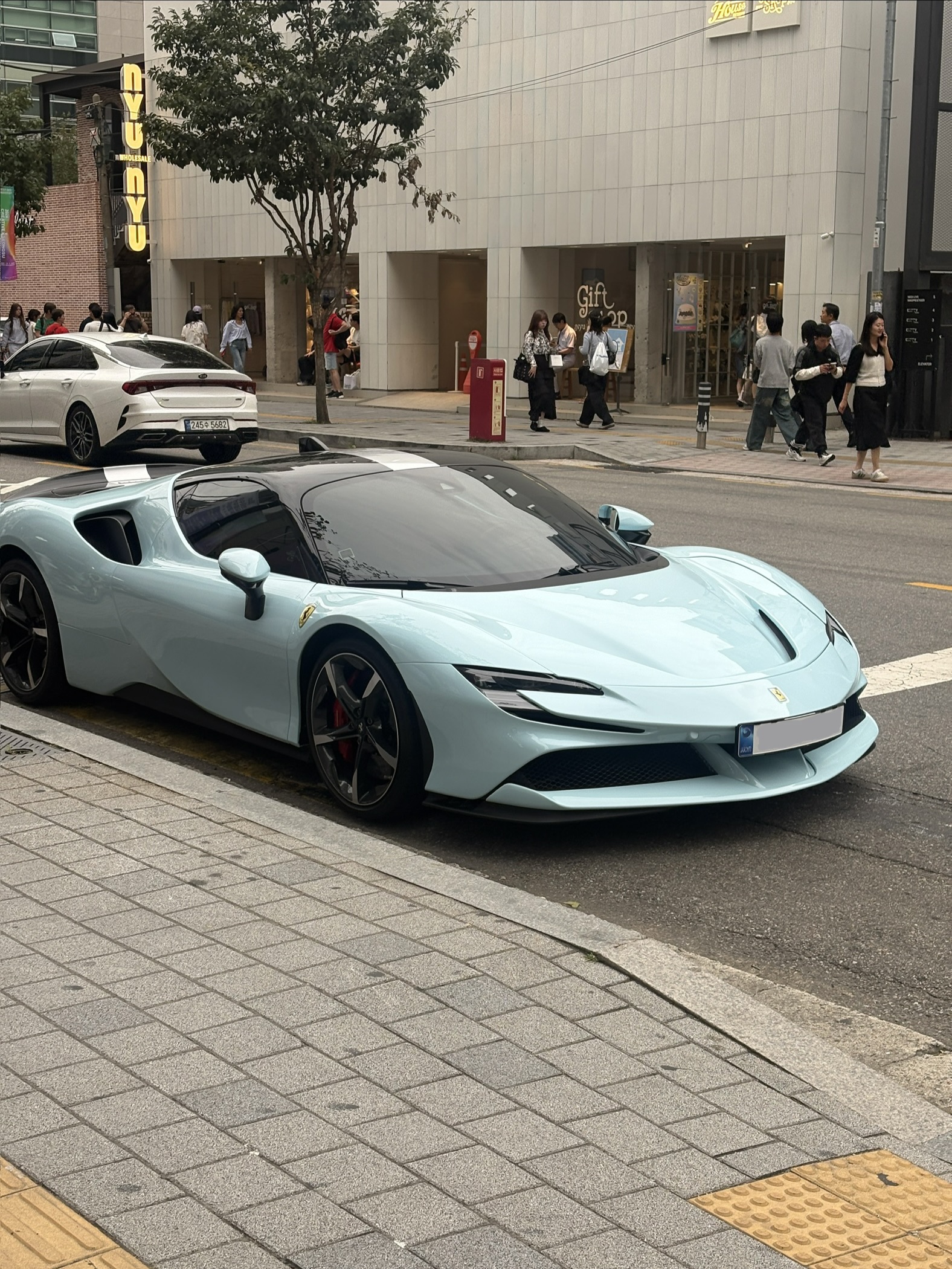 Ferrari SF90 대표 이미지