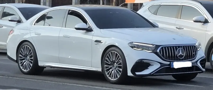Mercedes-Benz E-Class 사진 1