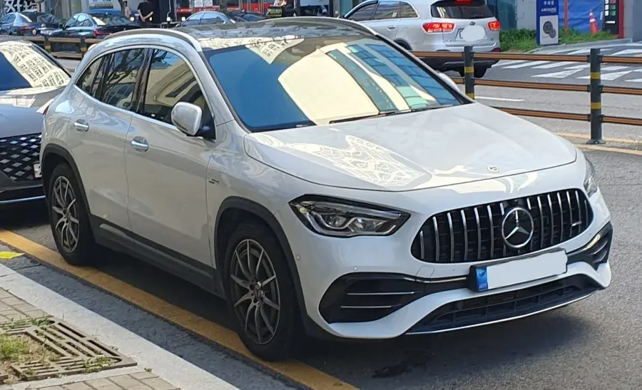 Mercedes-Benz GLA 사진 1