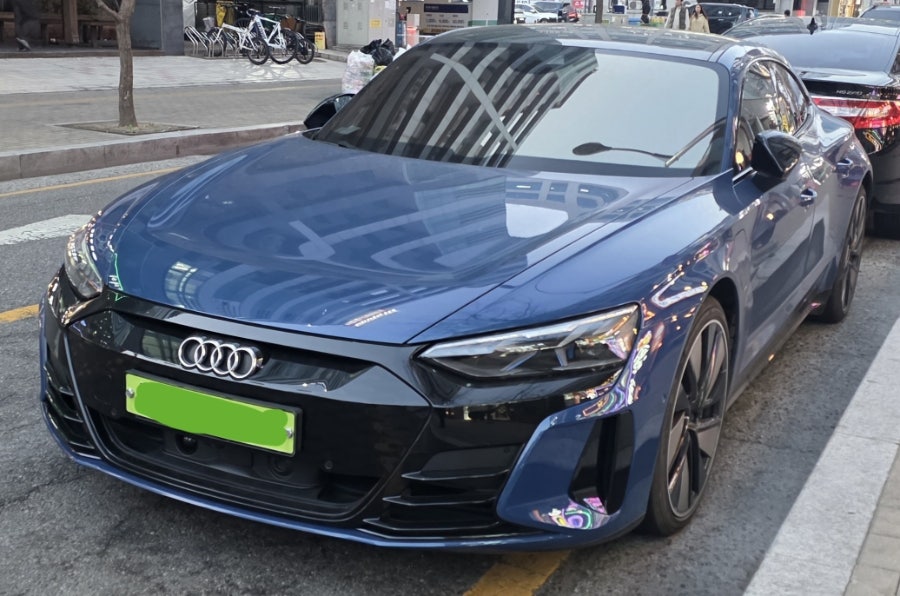 Audi e-tron GT SPOT 게시글 이미지