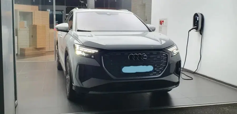Audi Q4 e-tron 사진 1