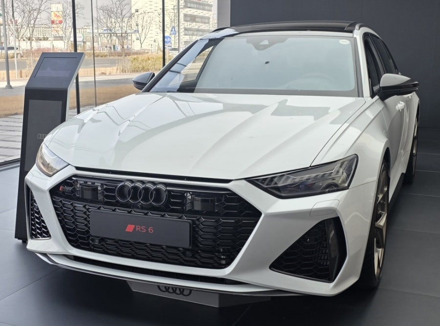 Audi RS 6 Avant SPOT 게시글 이미지