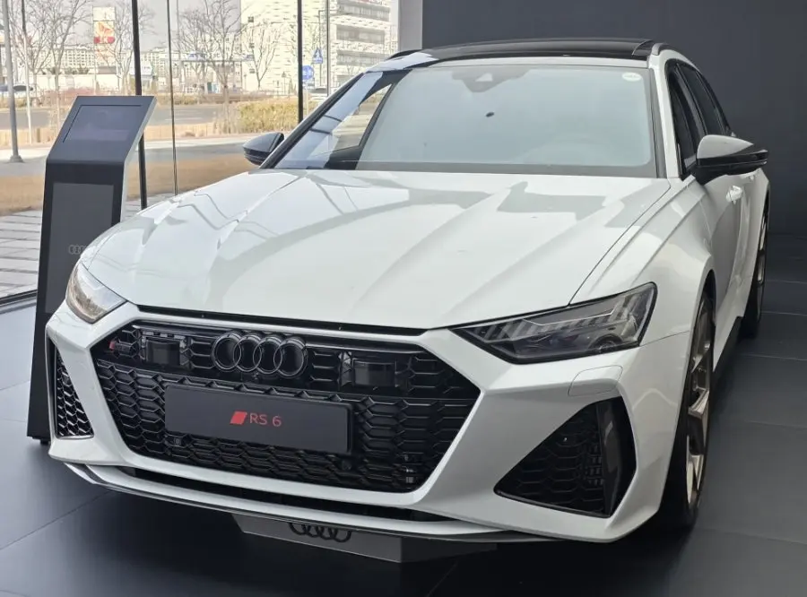 Audi RS 6 Avant 사진 1