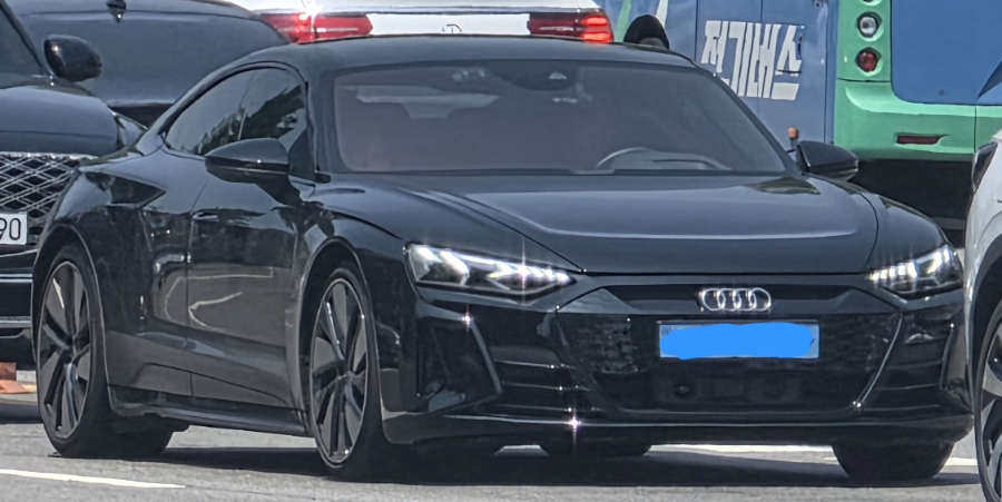 Audi RS e-tron GT SPOT 게시글 이미지