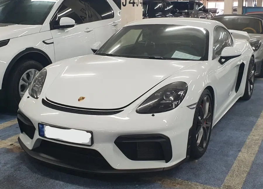 Porsche 718 Cayman GT4 사진 1