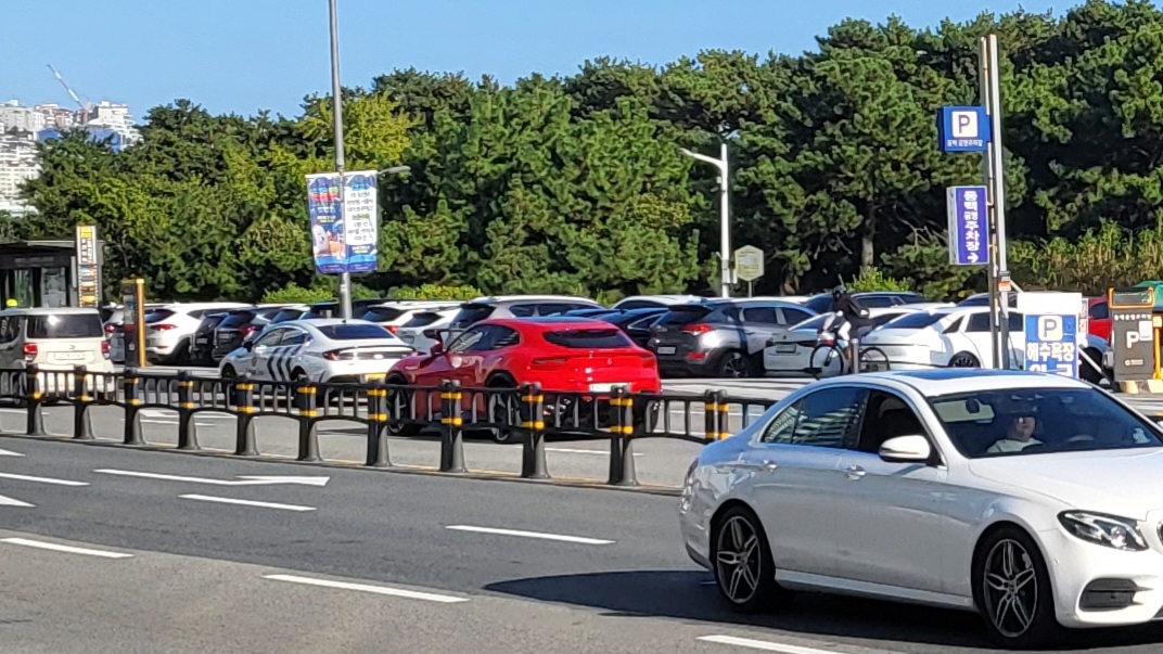 Ferrari Purosangue SPOT 게시글 이미지