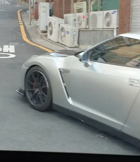 Nissan GT-R 사진 1