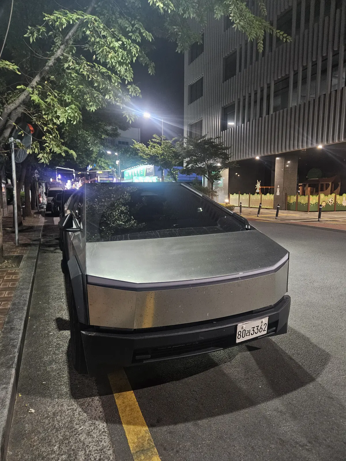 Tesla Cybertruck 사진 1