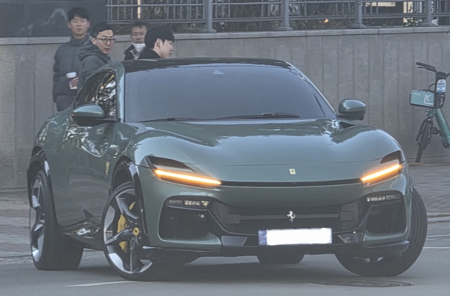 Ferrari Purosangue SPOT 게시글 이미지