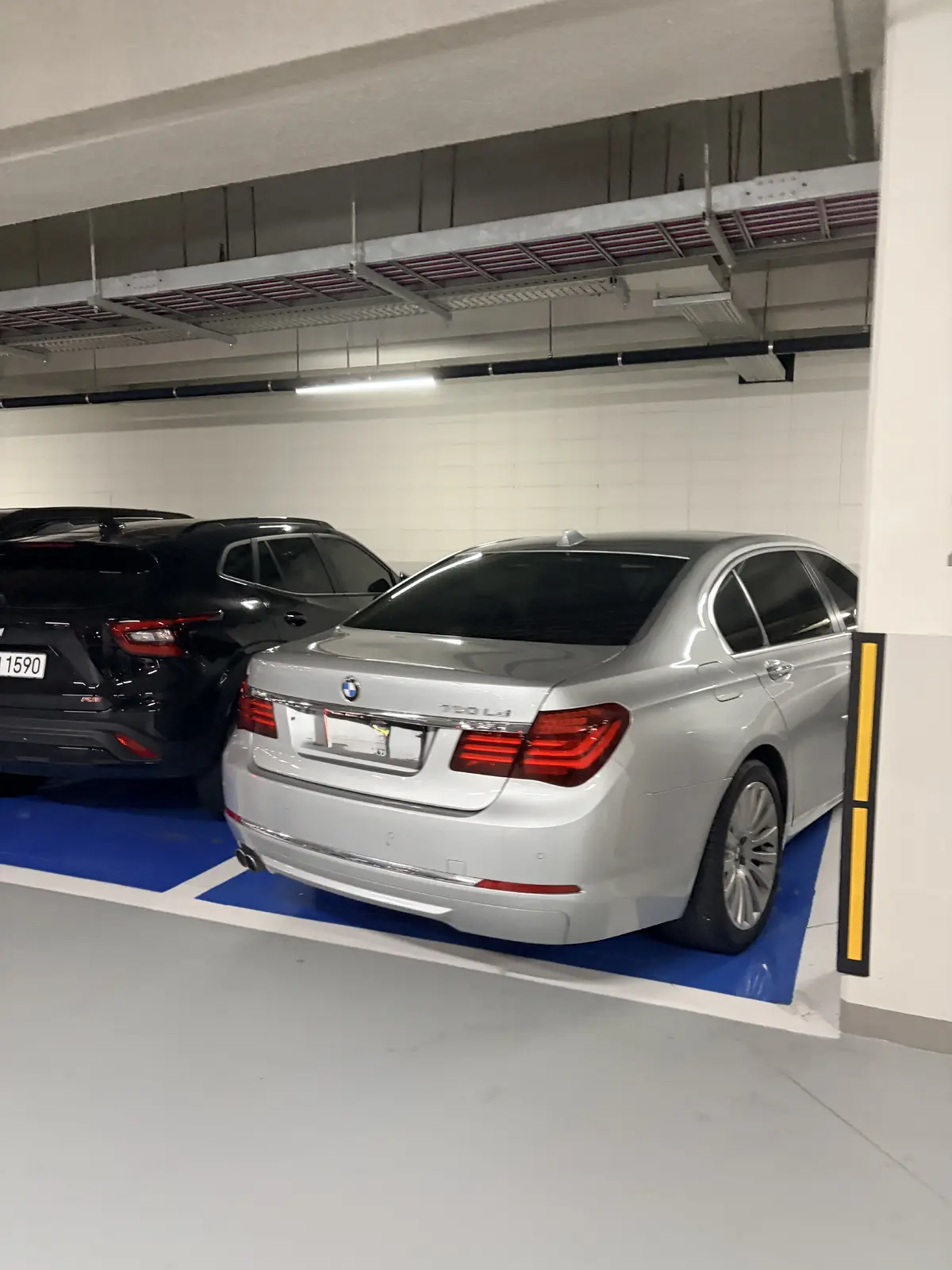 BMW 7 Series 사진 1