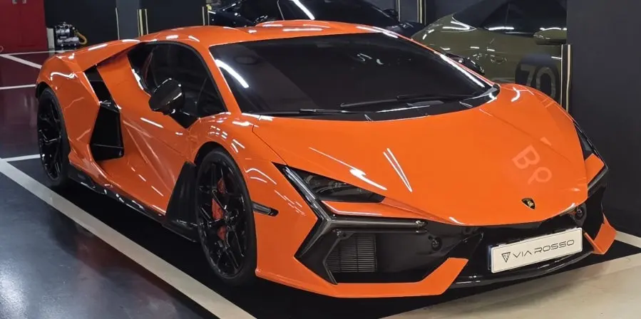 Lamborghini Revuelto 사진 1