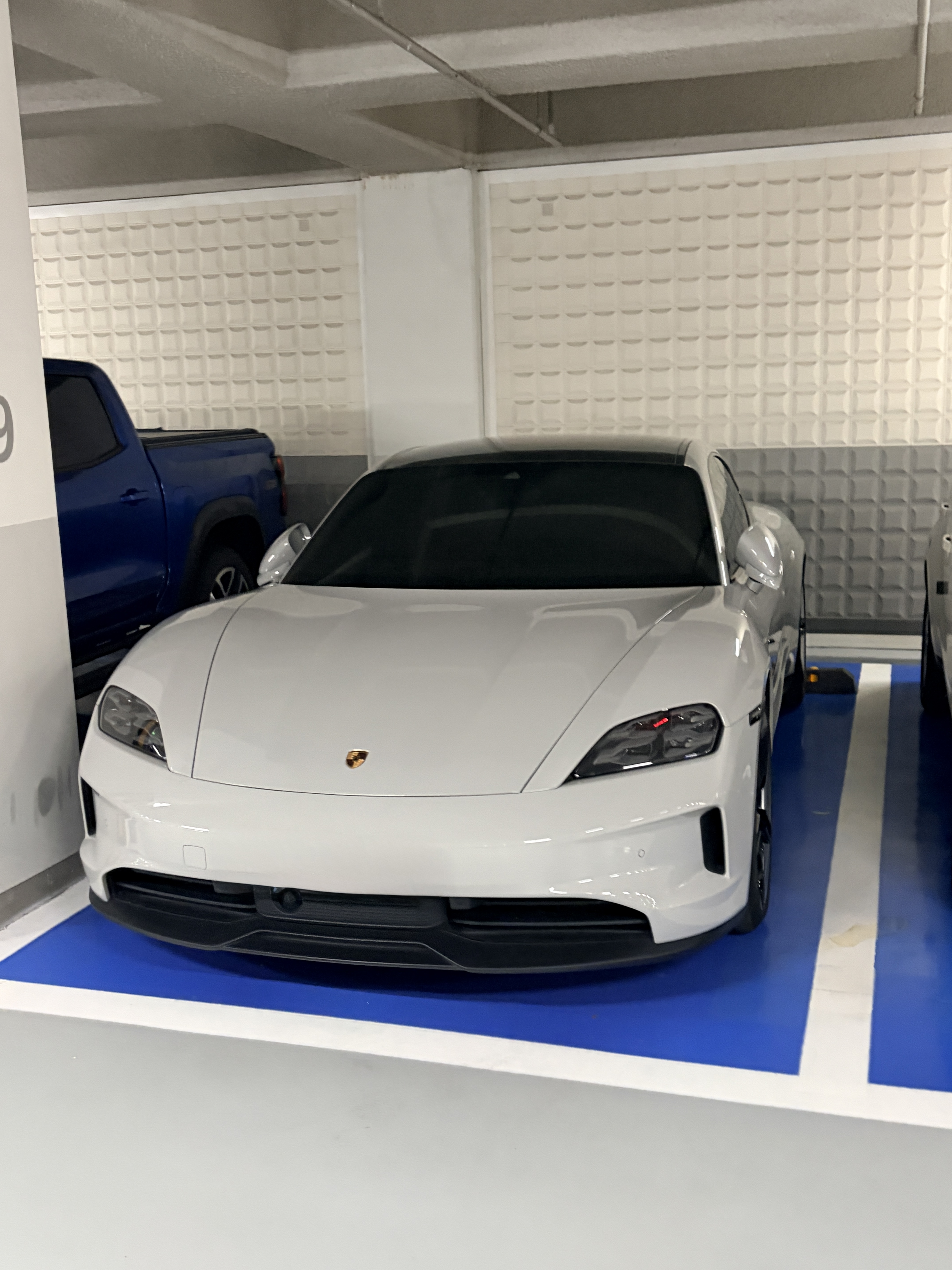 Porsche Taycan SPOT 게시글 이미지