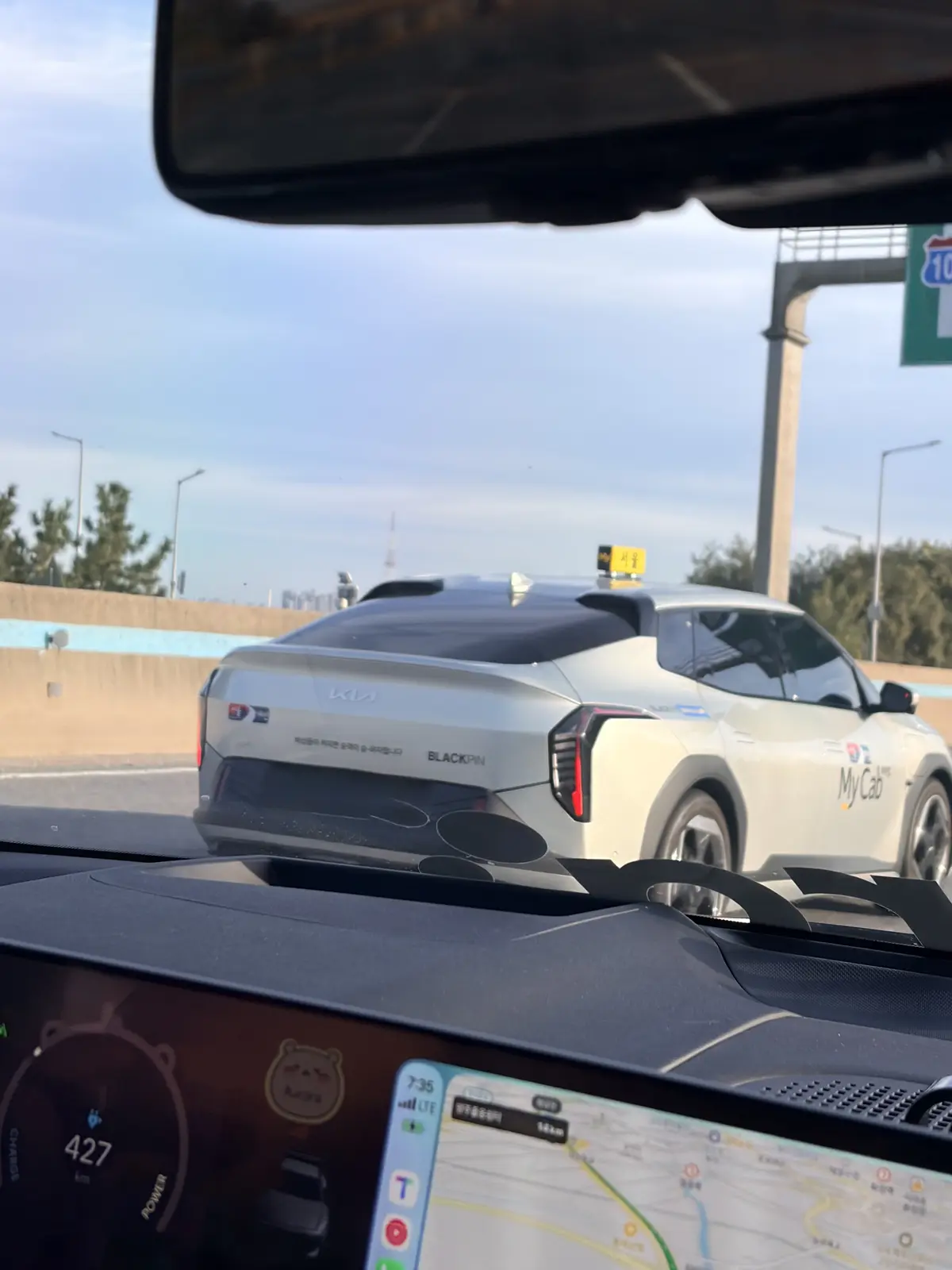 Kia EV4 사진 1