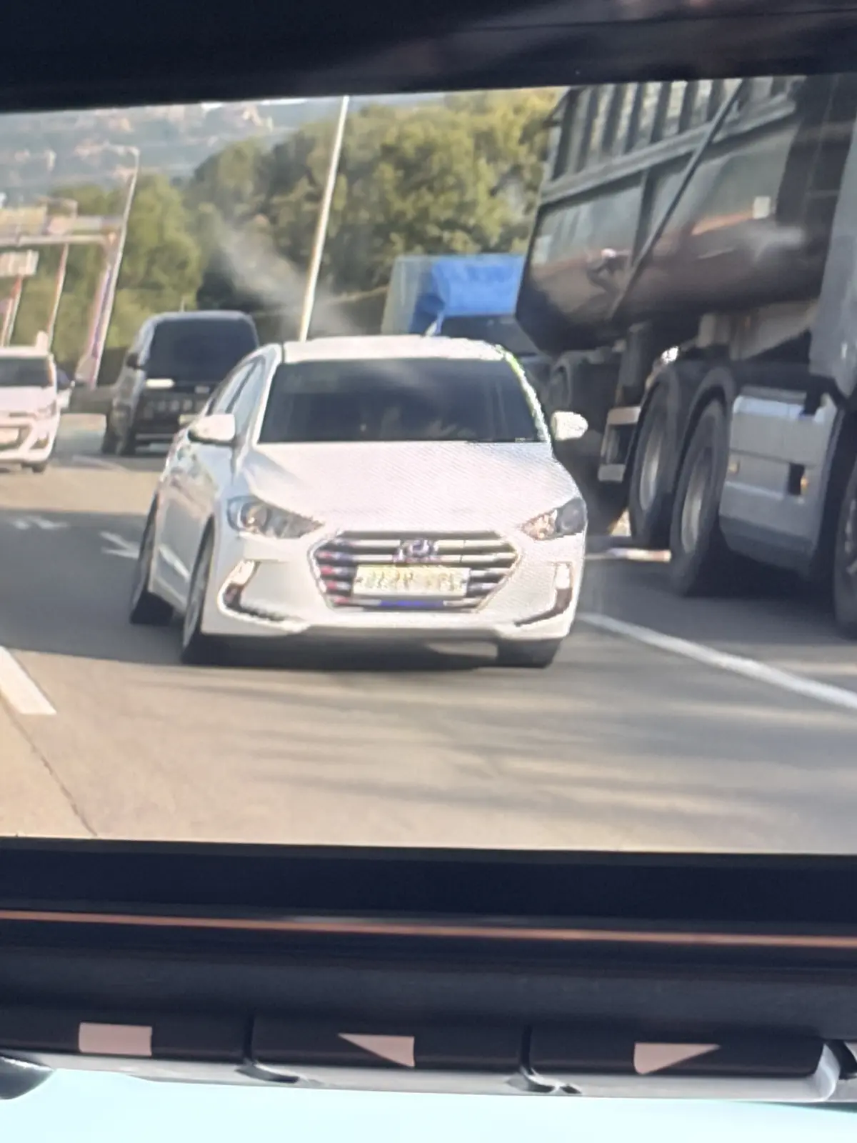 Hyundai Avante 사진 1