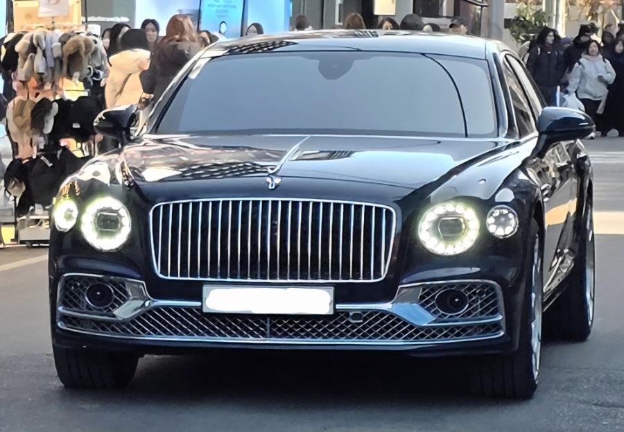 Bentley Flying Spur Speed SPOT 게시글 이미지