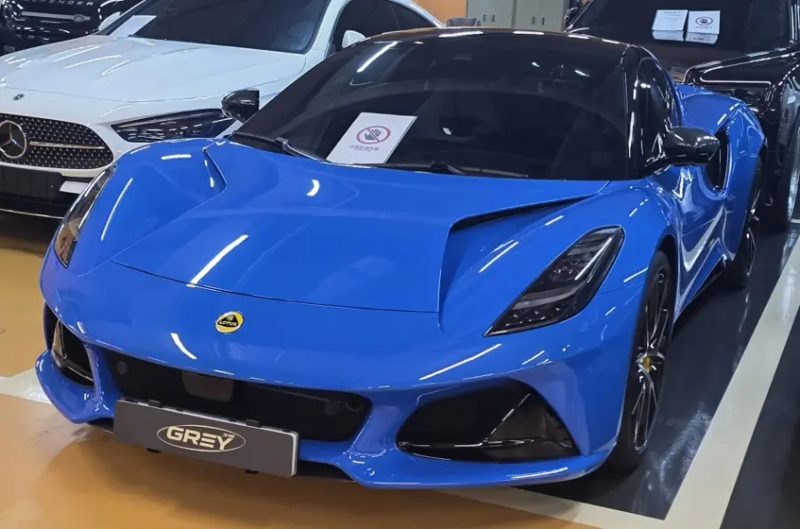 Lotus Emira 사진 1