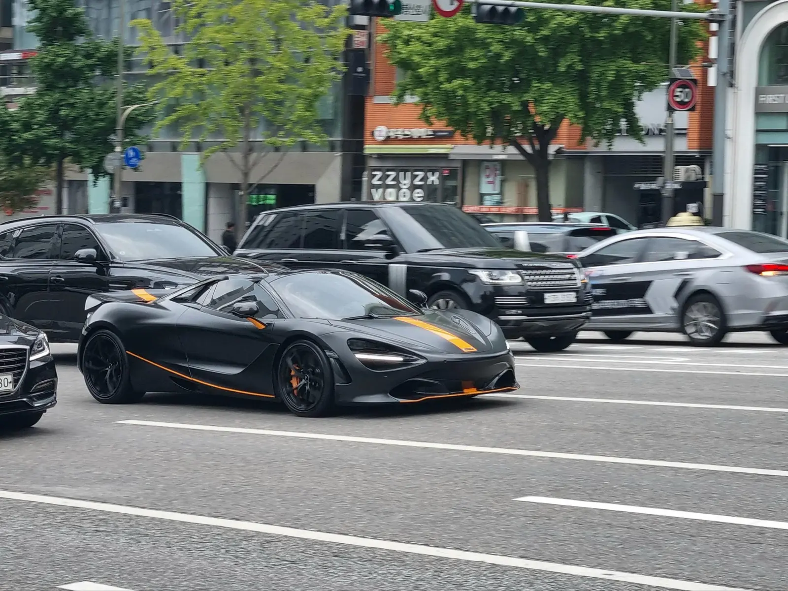 맥라렌 720S 스파이더 사진 1