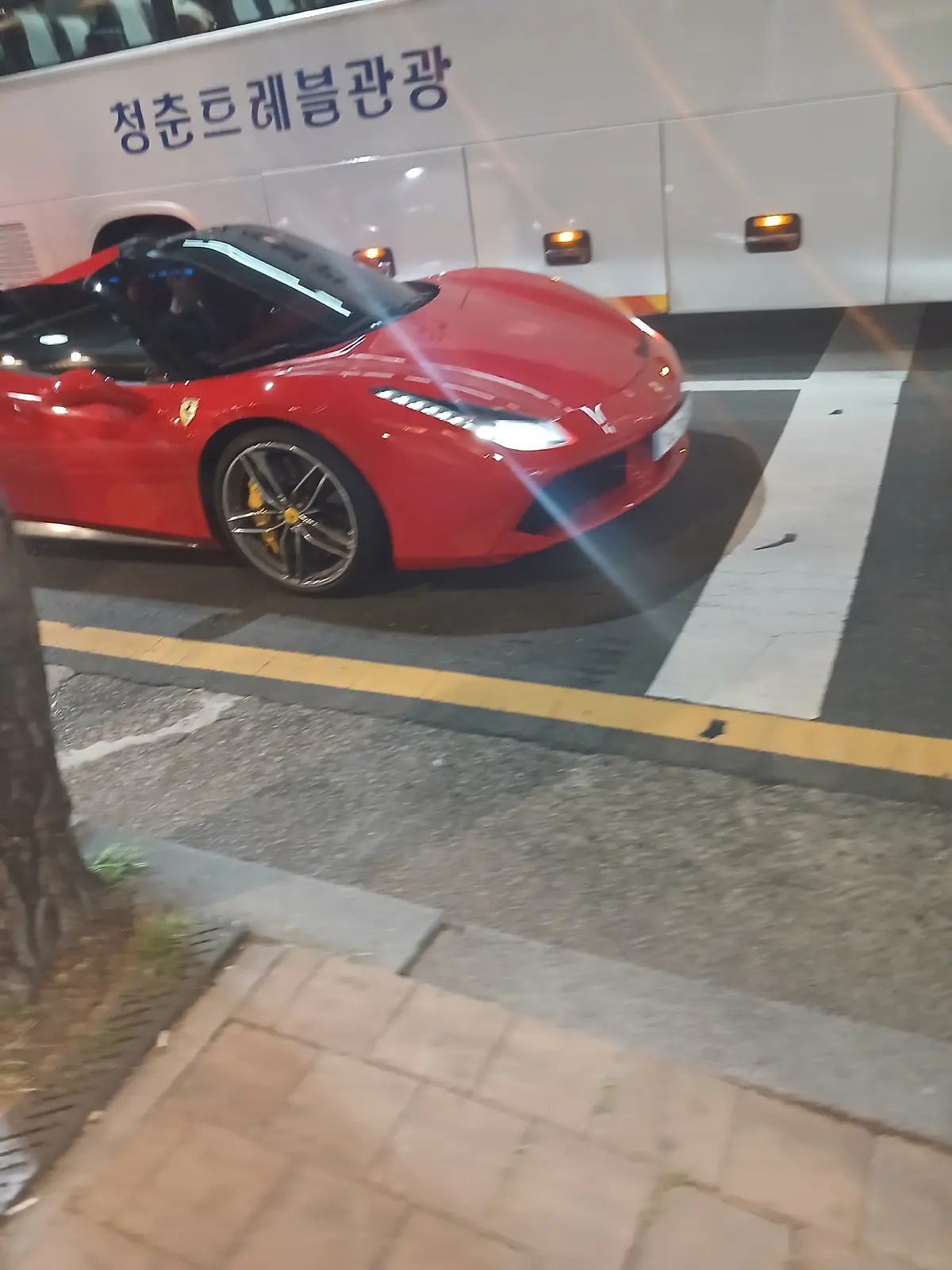 Ferrari F8 Tributo 사진 2
