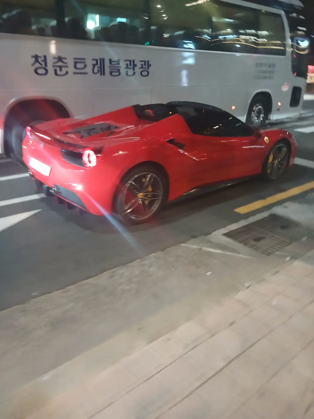 Ferrari F8 Tributo 사진 3
