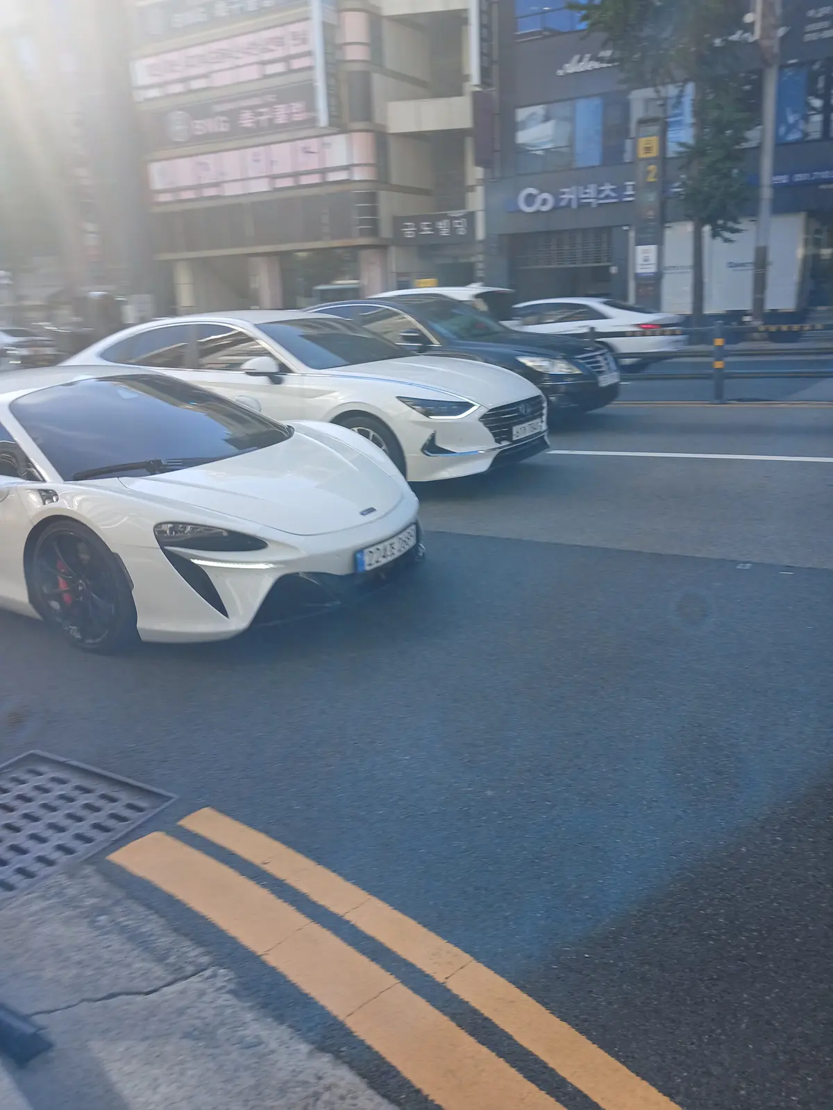 McLaren Artura 사진 1