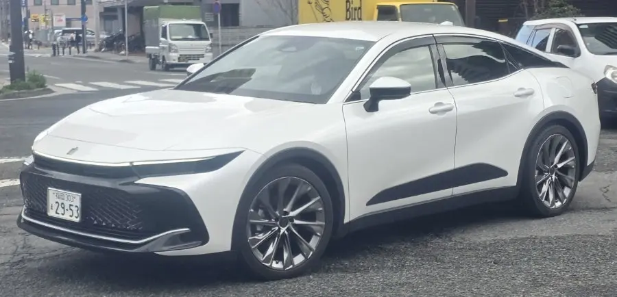 Toyota Crown Crossover 사진 1