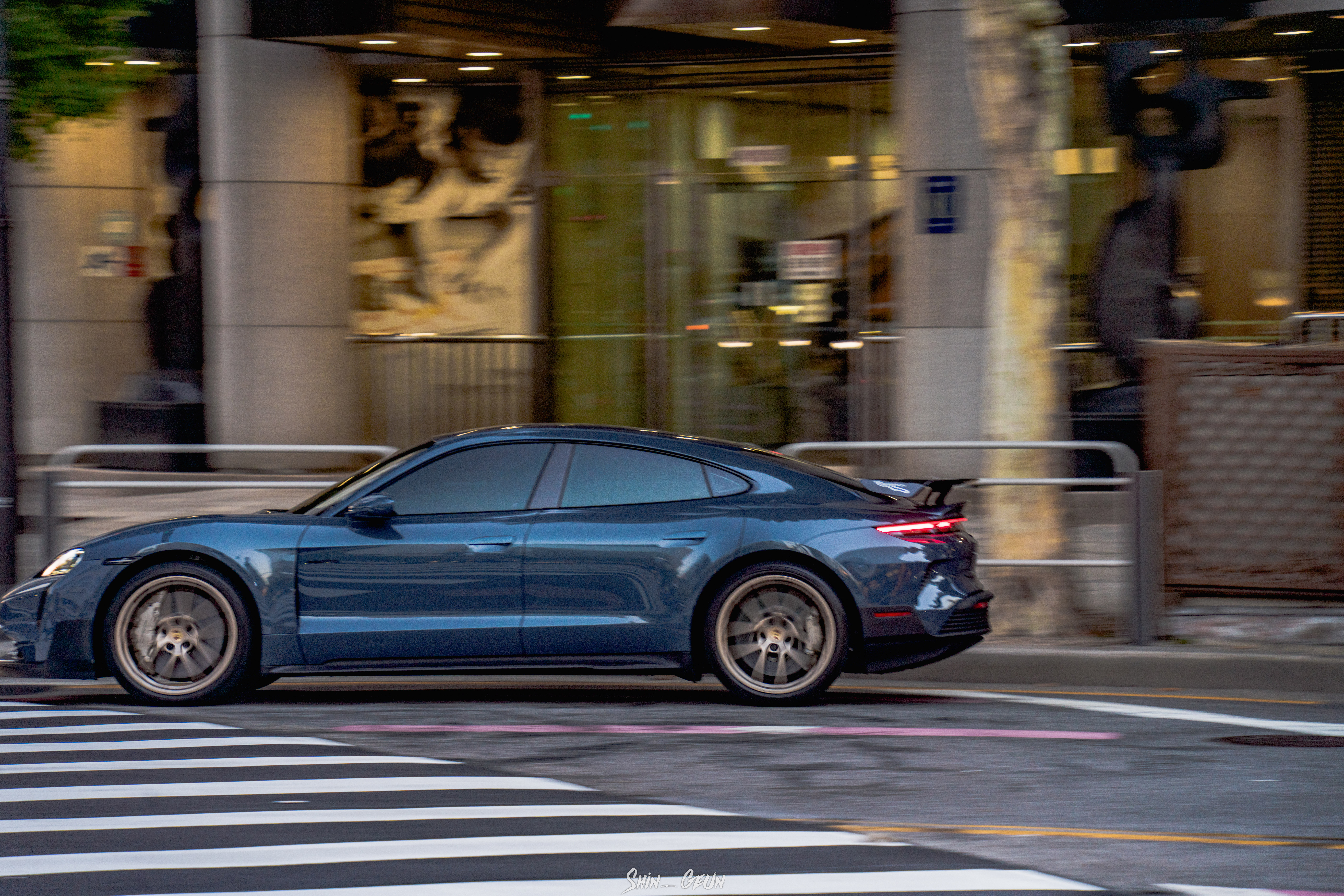 Porsche Taycan Turbo GT with Weissach Package 게시글 이미지