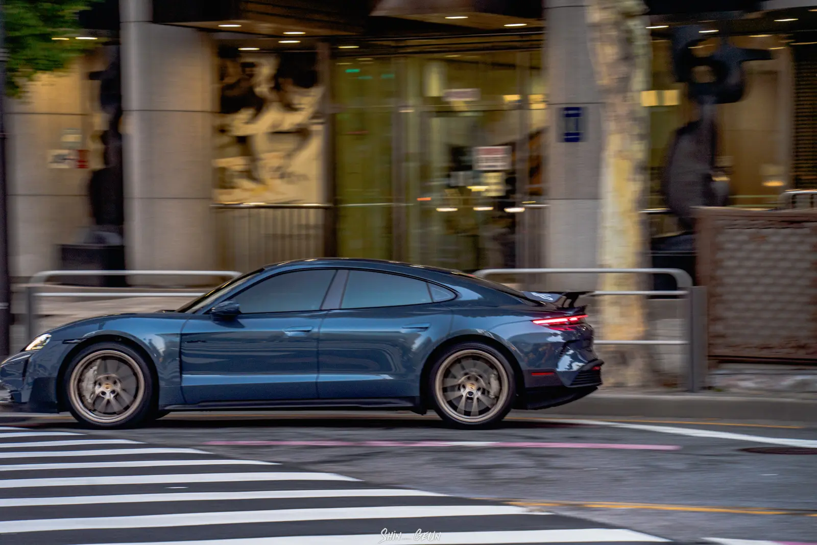 Porsche Taycan Turbo GT with Weissach Package 사진 1