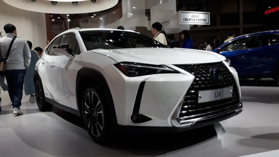 Lexus UX 사진 1