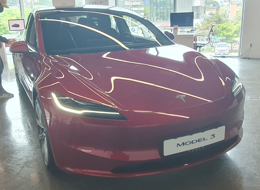 Tesla Model 3 SPOT 게시글 이미지