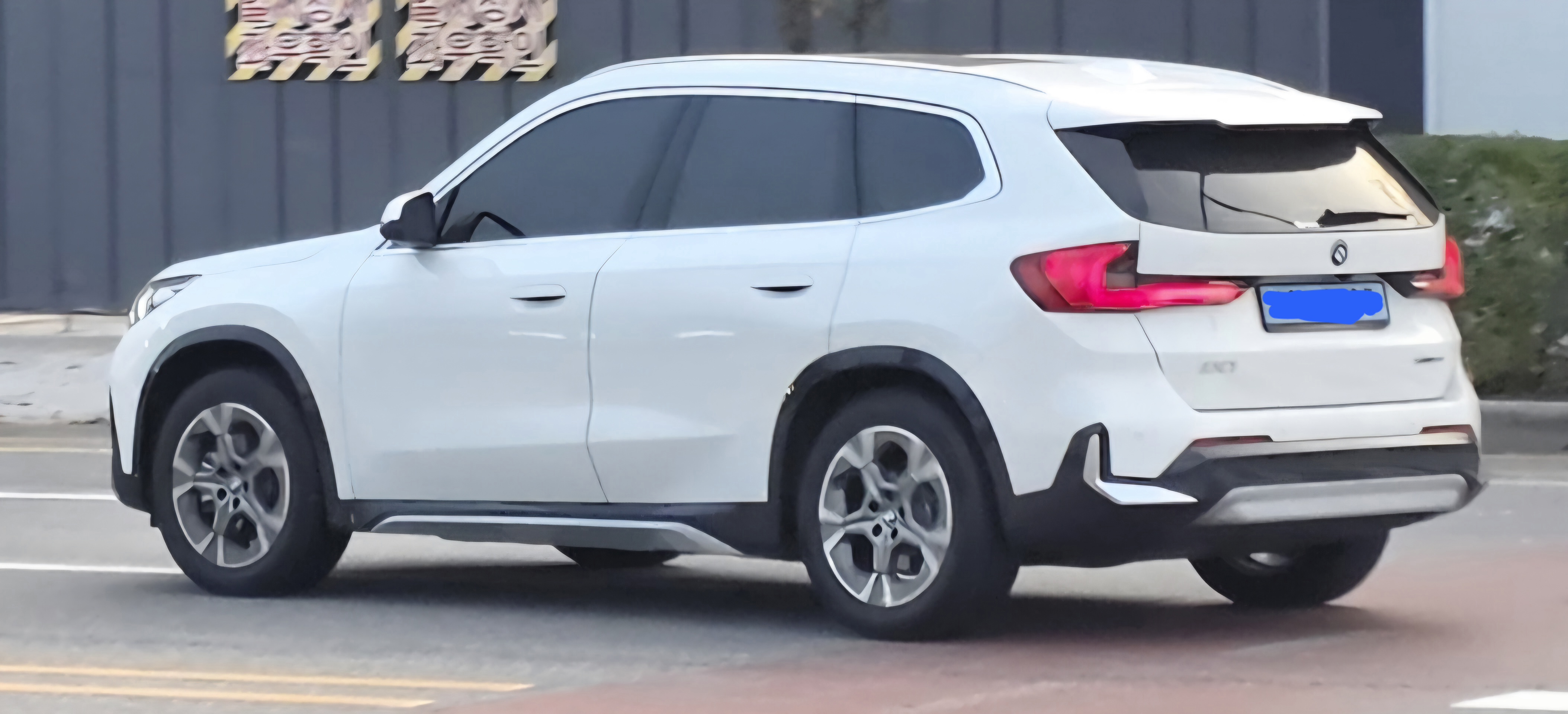 BMW iX1 SPOT 게시글 이미지
