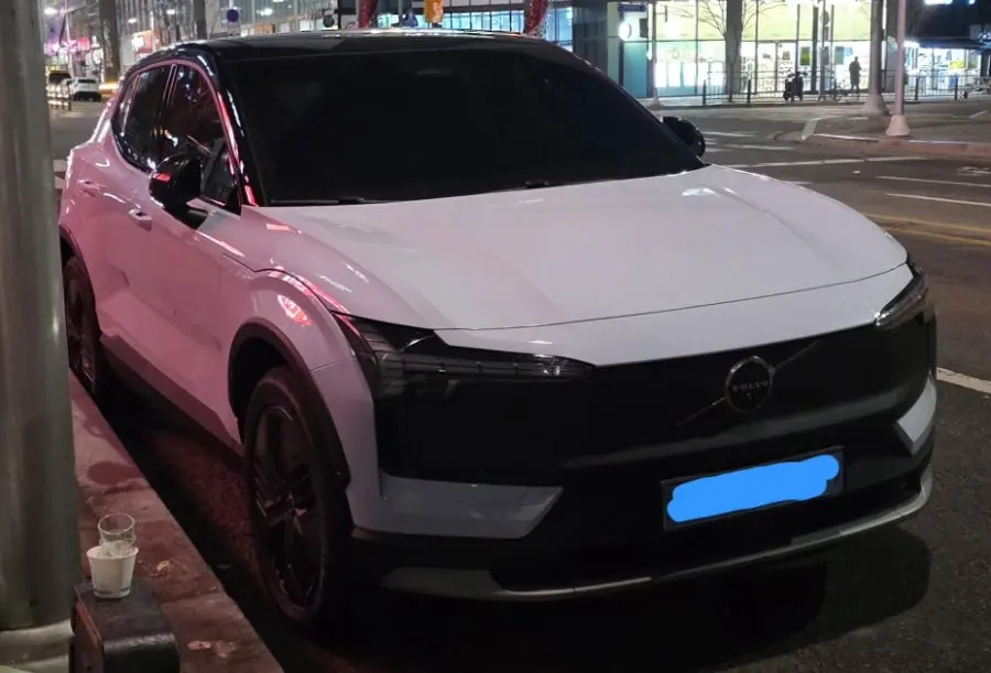 Volvo EX30 사진 1