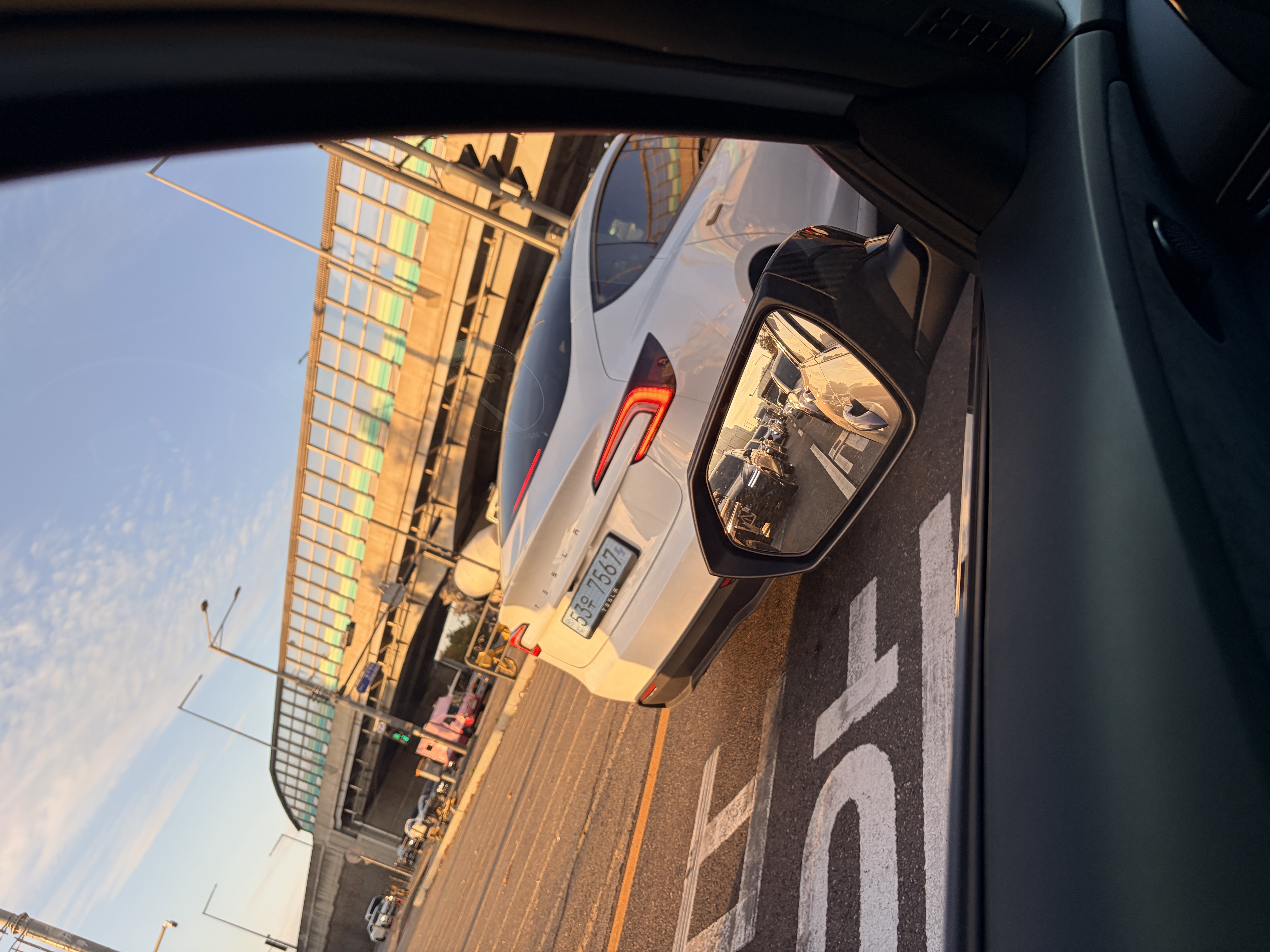 Tesla Model 3 SPOT 게시글 이미지