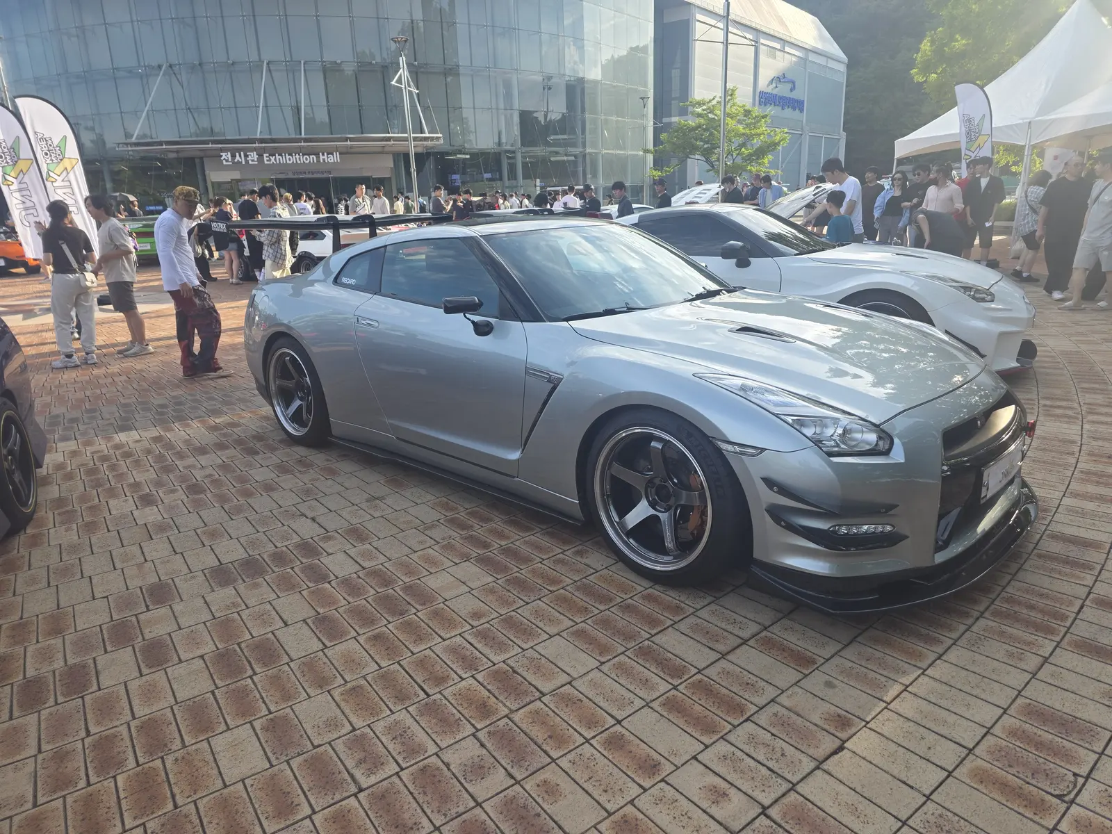 Nissan GT-R 사진 2