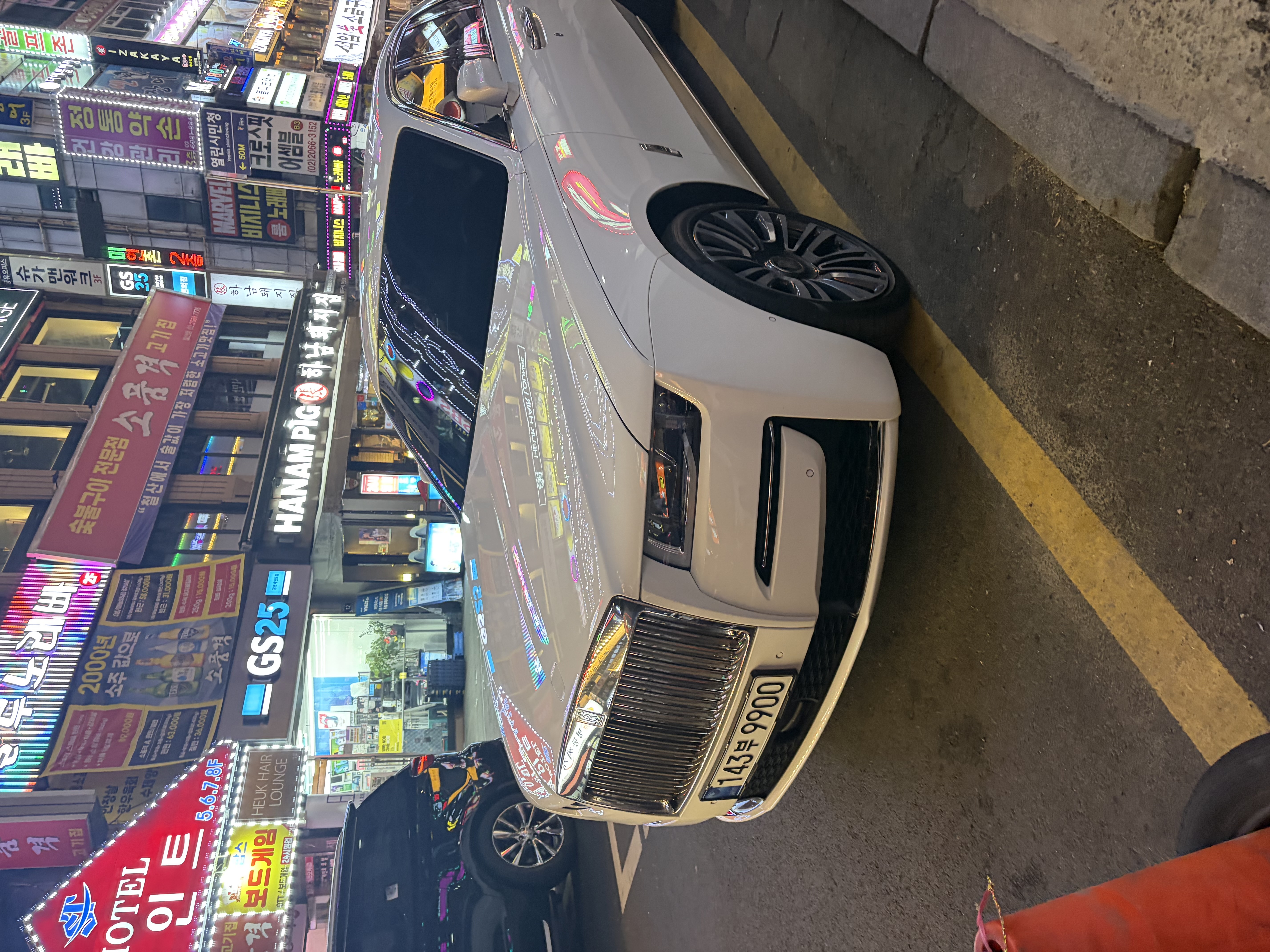 Rolls-Royce Phantom SPOT 게시글 이미지