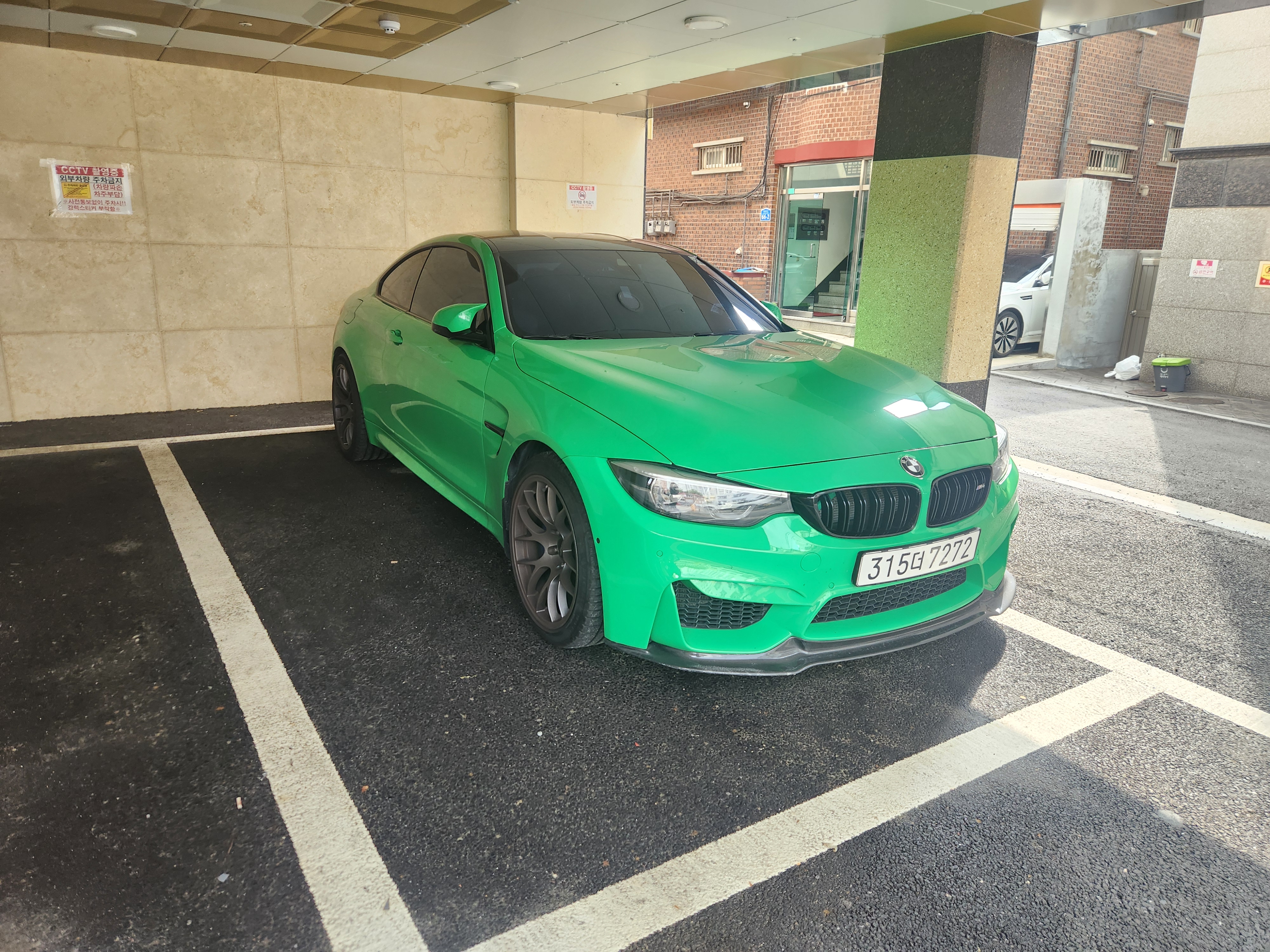 BMW M4 SPOT 게시글 이미지