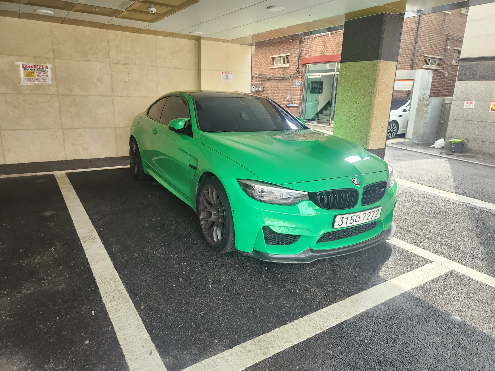 BMW M4 사진 1